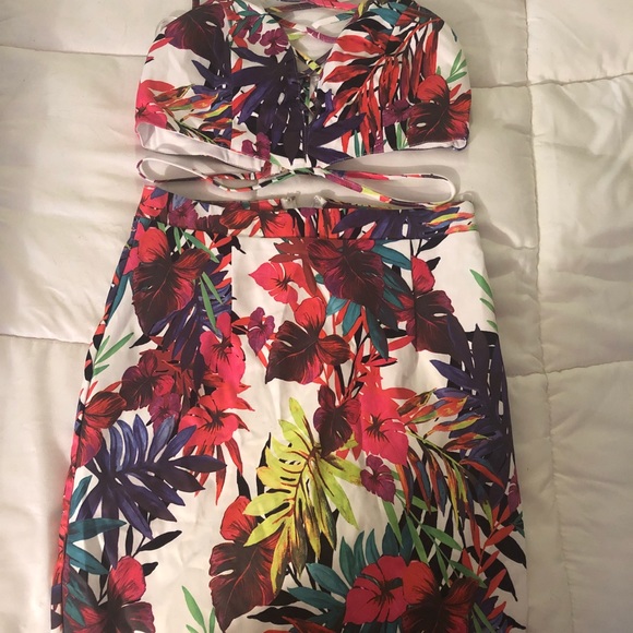 ***SOLD on MCARI*** Fashion Nova Two-Piece Set - Picture 4 of 5